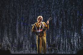 Hozier's Seattle Show: A Night of Emotion & Heartfelt Lyrics! - Imagen principal del artículo