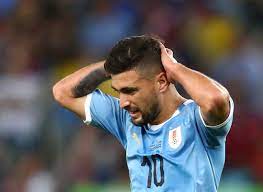 Estadísticas de su carrera (partidos, goles, tarjetas, etc.) e historial de traspasos. Arrascaeta Tem Distensao Confirmada Na Coxa E Deve Voltar Ao Brasil 11 10 2020 Uol Esporte