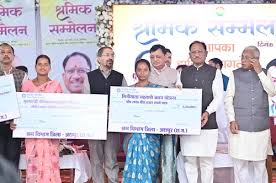 1 मई अंतर्राष्ट्रीय श्रमिक दिवस पर विशेष : हर हाथ को काम, हर श्रमिक को  सम्मान: विष्णु देव सरकार की प्रतिबद्धता - chhattisgarhaaspaas