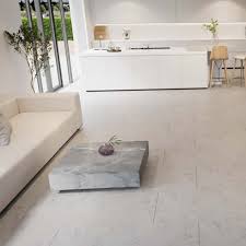 Beste preise für italienische und spanische fliesen großformat mit der bestellung online. Hohlstellenverguss Fur Grossformatige Fliesen Mosaik Und Terrazzo Energie Fachberater