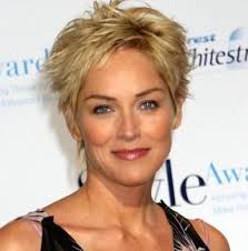 Jul 12, 2021 · 50 meravigliose acconciature e tagli di capelli per donne over 40. Tagli Capelli Per Donne Over 40 Vanityfair It