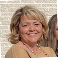 Kelly Burroughs's Instagram, Twitter & Facebook