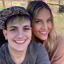 Arlene Masterson's Instagram, Twitter & Facebook