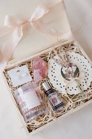 Tips from a professional shopper. Diy Gift Guide How To Build The Perfect Gift Box Lauren Conrad