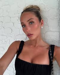 Alix Earle looks beautiful in her little black dress. #AlixEarle