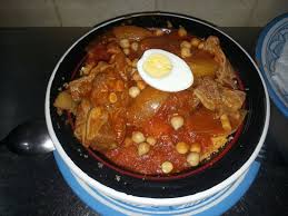 Facilissimo da preparare, lo potete personalizzare con le verdure che più vi piacciono ed è. Buonissimo Cous Cous Con Carne D Agnello Ceci Uovo Picture Of Mounir Pizzeria Kebab Sicily Tripadvisor