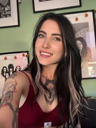 Can I get a hi at least? I like your profile 🥰