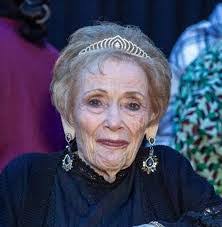 Susan Eiseman's Instagram, Twitter & Facebook