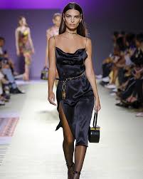 Emily Ratajkowski Emrata Instagram Billeder Og Videoer Emily Ratajkowski Versace Daily Fashion Inspiration Evening Outfits