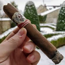 Summarizing the year of 2017, we would like to introduce you the top 10 best cigarette brands in the usa, here are the winners:1. Best Cigars For Christmas Top 10 Festive Yuletide Cigars