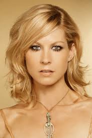 Jenna Elfman Free pics at Babepedia