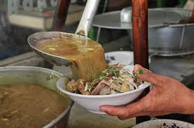 Silakan klik lauk paling laris se indonesia ternyata cuman gini masaknya, babat gongso dapur lagi untuk melihat artikel selengkapnya. Empat Generasi Mengawal Kelezatan Soto Situbondo