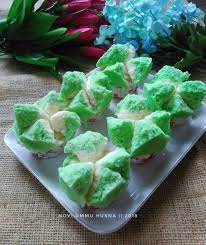 Cara membuat bolu tape kukus tidaklah sulit, jadi siapapun bisa membuat sendiri dirumah. Resep Bolu Kukus Mekar Empuk Anti Gagal 1 Telur 1x Proses No Soda By Novi Ummu Husna Resep Makanan Telur