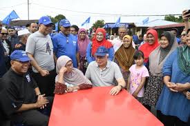 Najib nyanyi lagu ph menipu najib razak nyanyi najib menyanyi lagu ph najib rosmah malu apa bossku. Malu Apa Bossku Buatkan Najib Popular
