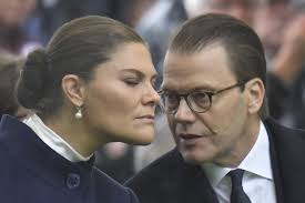 Prins Daniel av Sverige kommer i Ari Behns bisettelse: