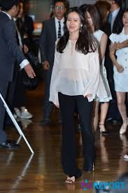 It's jung hyuk's turn to adjust to a new world. Son Ye Jin Lee Min Jung Gong Hyo Jin Yoona Son Ye Jin S Movie The Truth Beneath Vip Premiere 20 June 2016 Daily Korean Showbiz News