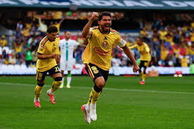 El América vuela; Óscar Perea se estrena con la camiseta azulcrema