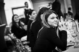 La gala tenisului românesc, care a avut loc vineri seară, la un club din capitală, simona halep a recunoscut că meciurile de fed cup nu fac parte din programul ei în acest an, în. Simona Halep On Twitter Last Night S Fed Cup Dinner Corinnedubreuil