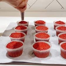 Adria S Bakery In Paris American Bakery In Paris Decorating Cupcakes Red Velvet Cupcakes In 2020