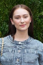 Lindsay Lohan's face card is LETHAL 🧡