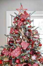 20 amazing christmas tree decorating ideas: 25 Best Christmas Tree Decorating Ideas To Try Out
