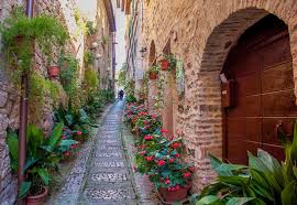 Perugia, the regional capital of umbria, has visible etruscan history including an arch and city walls. Umbria Region Underrated Cities In Italy Eurail Blog