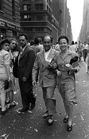 Seller 96.1% positive seller 96.1% positive seller 96.1% positive. V J Day Kiss In Times Square Go Behind The Lens Of That Famous Photo