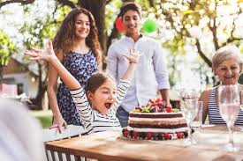 Vous trouverez ici toutes les meilleures recettes de gateau d'anniversaire. Gateaux D Anniversaire Des Idees Simples Originales Et Rigolotes Doctissimo