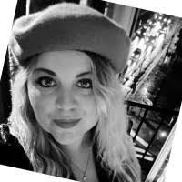 Annie Slater's Instagram, Twitter & Facebook