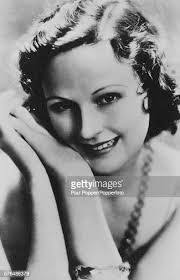 Dorothy Paul's Instagram, Twitter & Facebook