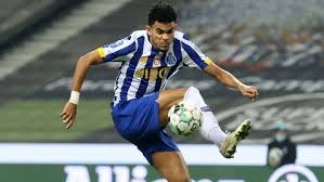 De acordo com o jornal de notícias, o jogador de 34 anos embateu com a cabeça num muro nos últimos minutos de jogo. Luis Diaz Agarra Trono De Corona Referencia Da Equipa Do Fc Porto Em 2021 22 Fc Porto Jornal Record
