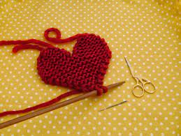 Many of you must be looking for christmas gift ideas right now, so i thought it was the perfect time to share a pattern with you all! How To Knit A Heart Julie The Knits