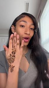 Alyssa Keefer's Instagram, Twitter & Facebook