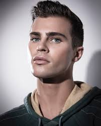 Love yourself in every era of your life it's not always going to be  rainbows and butterflies but you can always make your own shine ✨ 📸  @peterdbrownphoto