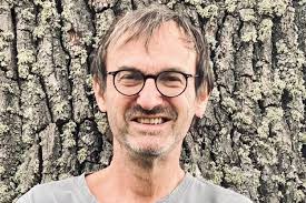 Wirtschaftsjournalist:in