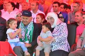 Başbakan erdoğan eşi emine hanımla i̇lk nasıl tanıştı. Binali Yildirim In Esi Kimdir Semiha Yildirim Kac Yasindadir Nerelidir Ve Meslegi Nedir