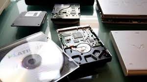 12 ans et au collège avec certainement déjà un premier smartphone, pour appeler ou envoyer des messages à ses parents ses copines, jouer à des ecouter de la musique ! Oise Il Propose Des Photos De Sa Fille Nue A Un Pedophile