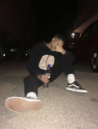 Sebab embusan napas yang keluar lewat bagian atas masker akan membuat lensa kacamata berembun sehingga pemakainya sulit melihat. 110 Ide Cowok Fotografi Remaja Fotografi Gambar