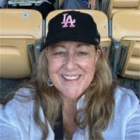 Kelly Sills's Instagram, Twitter & Facebook