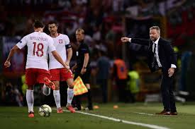 Lipca 2018 roku, poprowadził drużynę narodową w 24 meczach, wprowadzając ją do turnieju euro 2021. Reprezentacja Polski Jerzy Brzeczek Nie Jest Juz Selekcjonerem Sport W Interia Pl