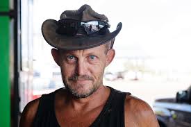 As coronavirus restrictions ease, NT pubs, punters prepare for beers and  business as usual