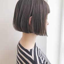 前下りショートボブのヘアカタログ集 ショートボブは前下りで大人っぽく folk ショートボブのヘア 前下りショート ショートボブ