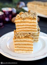 Aceasta prajitura cu crema caramel o faceam cand eram acasa la mama, fata tanara si voinica :)) , mai ales la sarbatori. Prajitura Cu Foi Si Crema Caramel Diva In Bucatarie