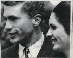 1967 Press Photo Lynda Johnson and Charles Robb posing in front of White  House.
