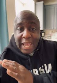 This is bigger than just a late fee. On today’s School Street Talk, we  discuss a tragic situation where a 6-months pregnant mother was stabbed by  a hairstylist after an argument over a $25 late fee ...