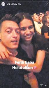 Amine Gulse Ve Esi Mesut Ozil Ferdi Tayfur Un Damar Sarkilariyla Aska Geldi Takvim