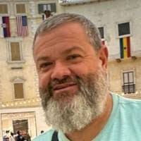 Daniel Holahan's Instagram, Twitter & Facebook