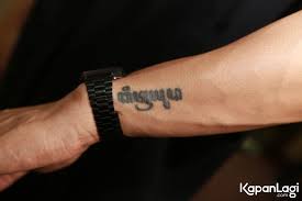 Tato tulisan di tangan cina ›. 45 Tato Tulisan Cina Di Tangan Simple Dan Unik