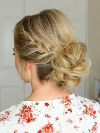 Hochsteckfrisuren hochzeit gast fotos hochsteckfrisuren hochzeit frisuren hochzeit von kurzhaarfrisuren hochsteckfrisuren. Dame Mit Bunter Bluse Und Lockerer Dutt Frisur Frisuren Lange Haare Dutt Hochsteckfrisuren Hochzeit Gast Hochsteckfrisuren Hochzeit
