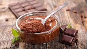 Di mousse al cioccolato esistono moltissime versioni: Mousse Al Cioccolato Fondente Senza Panna Delicata E Invitante